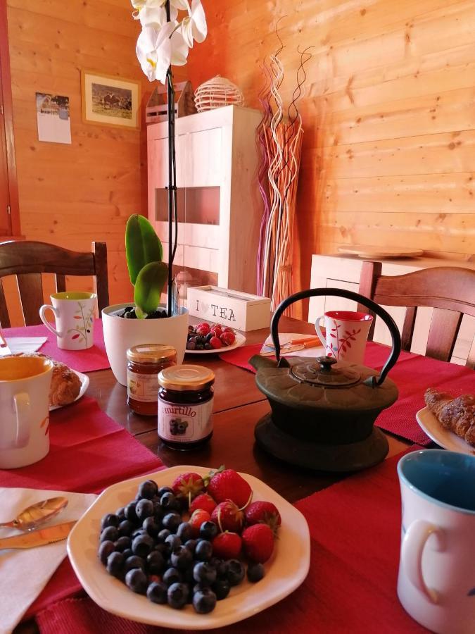 Agriturismo Bio Apipoli Lucino 外观 照片