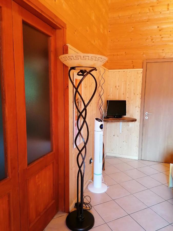 Agriturismo Bio Apipoli Lucino 外观 照片