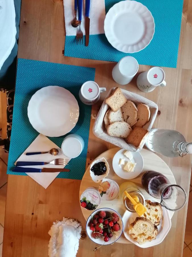 Agriturismo Bio Apipoli Lucino 外观 照片